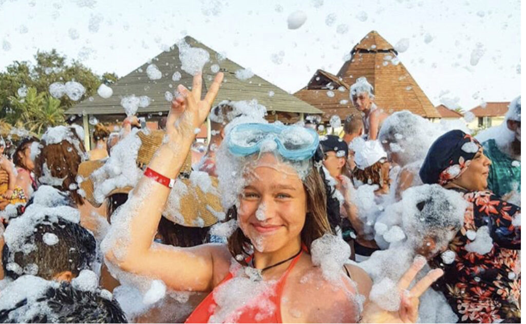 freddy frog's foam party girl with peace sign