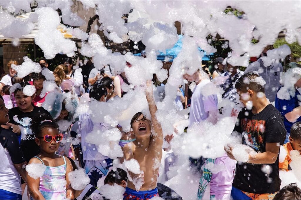 freddy frog's foam party laughing kids